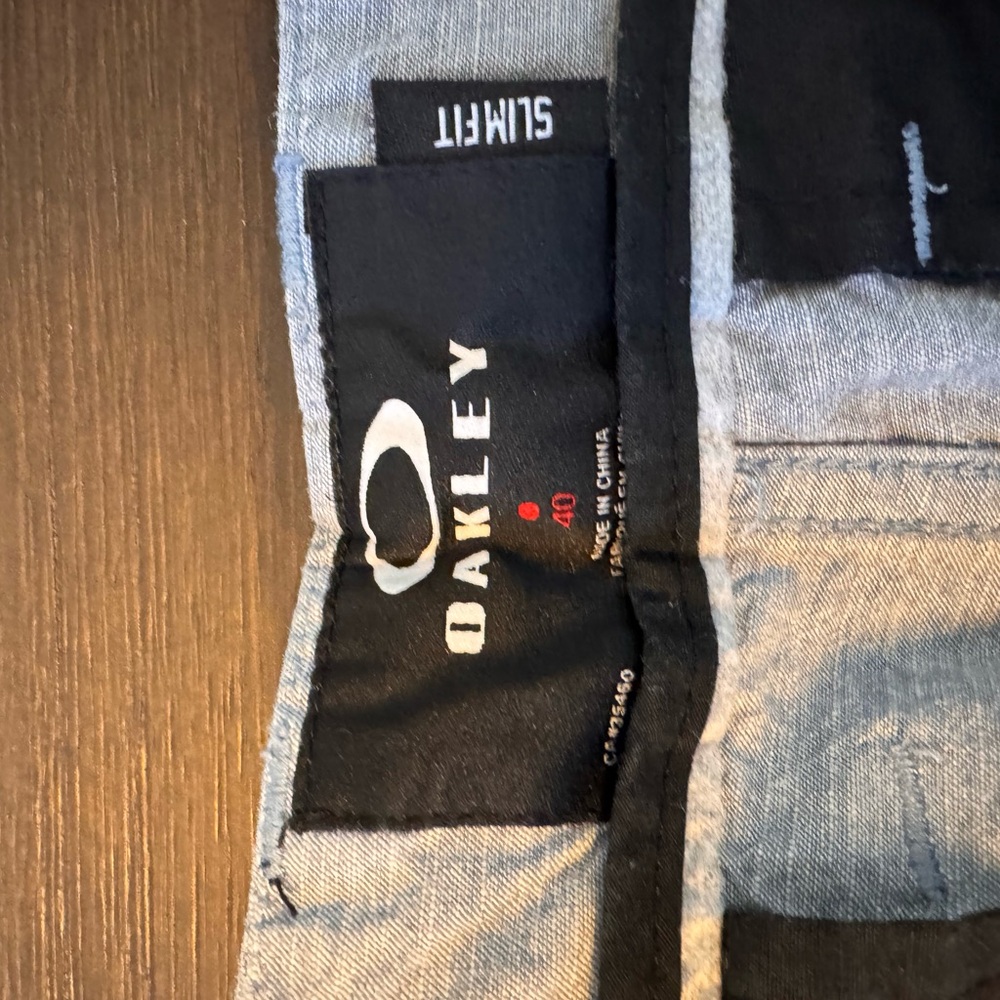 Oakley Light Gray Men's Flat Front Shorts - Picture 3 of 3